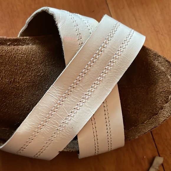 Urban Outfitters wooden clog sandals. Size 8 - Picture 8 of 9